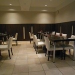 海鮮フランス料理 和楽 - テーブル席　予約でいっぱい