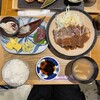 食堂でべこ。