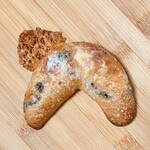 ブーランジュリー パリゴ - ブラックオリーブとチーズのフーガ