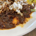 The Colombo - チキンカレーはこんな感じで油多めでこってりおいしい