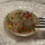 プチレストラン ブーケ・ド・フランス - 身が未だ活かっている放血神経締めの真子鰈