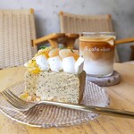S cafe+bar - ・桃と紅茶のレアチー750円・アイスカフェラテ　550円
