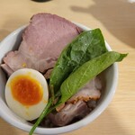 極汁美麺 umami - セルフ丼！