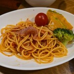 キッチン ブルー グローブ - そこへ備え付け野菜を乗せて