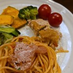 キッチン ブルー グローブ - テリーヌをカット