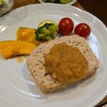 キッチン ブルー グローブ - 鳥挽肉とチーズのテリーヌのアップ