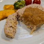 キッチン ブルー グローブ - テリーヌをカット