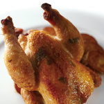 ヌガ - ひな鳥のロースト　　丸ごと一匹をマリネして、中は柔らかジューシー、皮はパリパリに焼きました♪