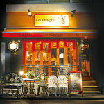 ヌガ - 銀座の喧噪から一歩離れた、オレンジのテントが目印の当店。雰囲気出てます！