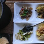 splendore - 上段 きんぴらごぼう・下段 小松菜のおひたし 黒ごまとナッツのはちみつがけ