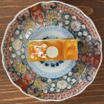 パティスリー リョーコ - 上と中にマンゴーソースがあるよ。爽やかで可愛い甘さ。