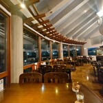 カフェテリア アメニティ - 夜の店内