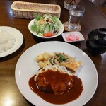カフェテリア アメニティ - チーズハンバーグ定食