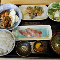 ぎんざ 阿吽 - 若鶏スパイシー焼き、サバ竜田おろしポン酢、天然ブリ刺身