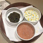 est - キャビア、エシャロットビネガー、クリームをつけて