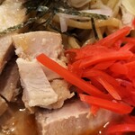 蒙古タンメン中本 - チャーシューとタップリ紅ショウガ