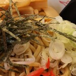 蒙古タンメン中本 - 輪切りネギ