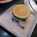 焼肉井とう - タンに付けるライム((o(^∇^)o))