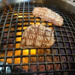 焼肉井とう - 上たん❤️焼いております( *´艸｀)
