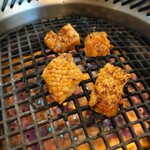 焼肉井とう - ギアラ焼き中(*´・ω-)b