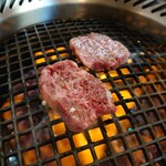 焼肉井とう - 上ハラミ焼いております( *´艸｀)
