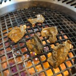 焼肉井とう - センマイ焼いてるょ～(≧▽≦)