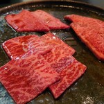 焼肉井とう - 手前が上カルビ:奥左がヒレ♪右側がロース❤️