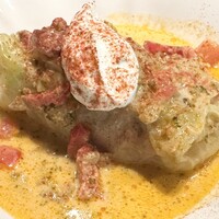 Varmen - 海老と豚肉 餅米のロールキャベツ ピリ辛クリーム仕立て