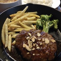 渋谷アチェーゾ - 週替りハンバーグランチ　ガーリックオニオンソース　1,180円