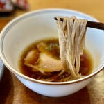 Ramen FeeL - 石臼挽きの麺を醤油スープで♪̊̈♪̆̈