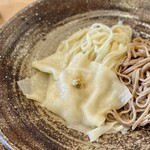Ramen FeeL - 一反木綿風の幅広麺には山葵がトッピング✨