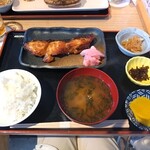 干物と日本酒のお店 yoshi-魚-tei - アコウダイみりん干し定食
