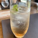 了美 ワイン&ダイン - イタリアンソーダ ピーチ（税込440円）