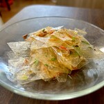 GIA DINH - バイン・チャン・チョン（Bánh tráng trộn 試食）
      乾燥したまま細切りにしたライスペーパーを、エビ風味でピリ辛の濃い味に和えた、ガチのストリートフード！ヾ('ﾛ'*)ﾉ"ｩﾝﾏｯ!