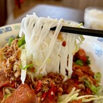 GIA DINH - 押し出し米粉麺のブン。
      日本人にもお馴染みのフォーは透明感があってムチッとしていますが、ブンは真っ白でプルプル、チュルンとしています♪(*´ч`*)//