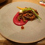 Grand Bleu Gamin - 和牛頬肉のストロガノフ風　ビーツのピューレ添え