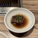 焼肉 ジャンボ はなれ - タン下の赤ワイン煮