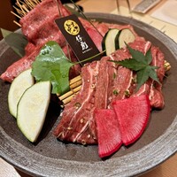牛刺しと焼肉 仔虎 クリスロード店 - 