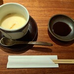 祭雛 ヨドバシ横浜店 - 醤油を入れた小皿と、茶碗蒸しです。