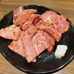丸明 飛騨高山店 - A5飛騨牛ミックス焼肉3～4人前です。（2024年8月）