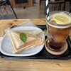カフェ ロースター ペッピーノ - ホットサンドとカスカラエスプレッソフィズ