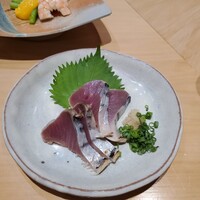 鮨 真汐 - 勝浦の鰹タタキ、夏野菜と海老の黄身酢サラダ　