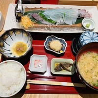 対馬のどぐろとイカ活き造り 博多 魚蔵 都ホテル店 - 活きいか御膳
