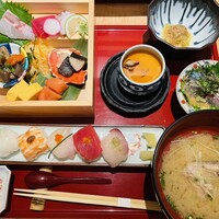 対馬のどぐろとイカ活き造り 博多 魚蔵 都ホテル店 - 博多箱会席