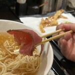 鶏soba 座銀 - チャーシュー巻き　氷も　なかなか美味‼️