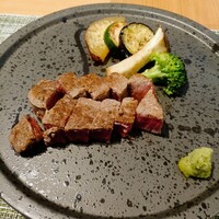 日本食 雅庭 - ステーキのタレは生醤油、塩、出汁醤油