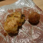 虎白 - 炭焼きした岩牡蠣　蓮根餅　たこやき風