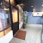 ニシデリア - 2Fが入口