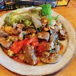 食堂バル スミカ - 砂肝と夏野菜のスパニッシュサラダ