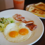 デニーズ - 料理写真:サニーサイドアップモーニング (￥682)